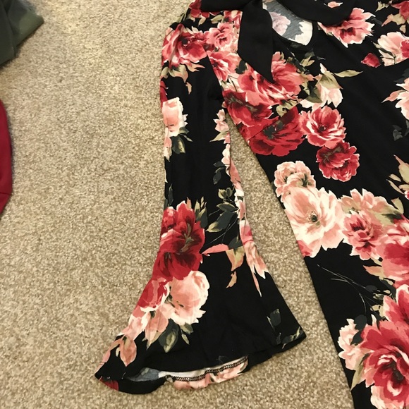 Floral dress with bell sleeves 💃🏻 - Picture 3 of 3